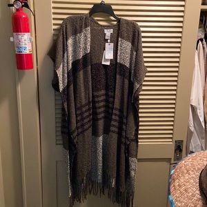 Mudpie light sweater with fringe bottom